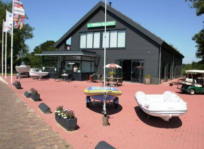 De receptie & watersportwinkel Terra Nautic receptie